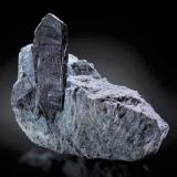 Baddeleyita<br />Mina Palabora, Loolekop, Phalaborwa, Provincia Limpopo, Sudáfrica<br />15 x 9.5 x 13.5 cm / cristal principal: 10.5 cm<br /> (Autor: Museo MIM)