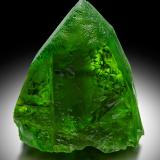 Forsterite (variety peridot)Sapat Gali (Suppat), Naran, Valle Kaghan, Distrito Mansehra, Jaiber Pastunjuá, Paquistán4 x 4 x 5 cm (Author: MIM Museum)