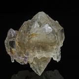 Quartz (variety smoky quartz), Quartz (variety amethyst)Mina Rist, Hiddenite, Condado Alexander, North Carolina, USA5.0 x 5.4 cm (Author: am mizunaka)