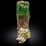 Elbaite with Albite (variety cleavelandite)Paprok, Distrito Kamdesh, Provincia Nuristan, Afganistán9 x 9 x 28 cm / main crystal: 27.0 cm. (Author: MIM Museum)