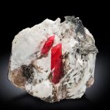 Rodonita [Rhodonite]<br />Mina Morro da Mina, Conselheiro Lafaiete, Minas Gerais, Brasil<br />10.5 x 5 x 10 cm / cristal principal: 4.8 cm<br /> (Autor: Museo MIM)