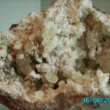 Geoda de Calcita y cuarzo lechoso biterminado
Caravia   Asturias
Año 2007
tamaño 7x6,5cms. (Autor: Gelo)