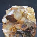 Cuarzo y siderita, Dílar, Granada, pieza 10x6 cm. cristal cuarzo 4 cm. cristal siderita 2.5 cm. (Autor: Nieves)
