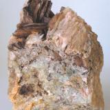 Baritina - Mines de Sant Marçal, Viladrau, Montseny, Osona, Girona, Catalunya, España
Medidas: 8,5x6,5x4 cms (Autor: Joan Martinez Bruguera)