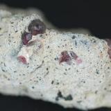 Granate Almandino en matriz - El Hoyazo, Nijar, Almeria, Andalucia, España
Medidas: 5 x 3 x 2,5 cms (Autor: Joan Martinez Bruguera)
