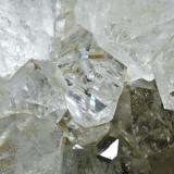Cuarzo
Berbes - Ribadesella - Asturias
Pieza de 7x6 cm. cristal mayor 3,3 cm.
Detalle de la pieza anterior (Autor: El Coleccionista)