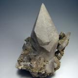 Calcita. Brushy Creek Mine, Usa. 9´5x6 cm. Cristal de 7´5 cm (Autor: geoalfon)