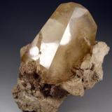 Calcita. Meshberger Quarry, Indiana, Usa. 10x8 cm. Cristal de 7 cm (Autor: geoalfon)