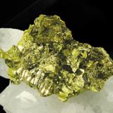 Calcopirita en Cuarzo
Mina Boldut, Cavnic, Maramures, Rumania
Encontrada en 2003
Tamaño de la pieza: 12.5 × 7.4 × 3.4 cm.
Tamaño del grupo de cristales de Calcopirita: 3.8 x 2 cm.
Foto: Minerales de Referencia (Autor: Jordi Fabre)