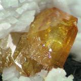 Wulfenita sobre dolomita
Tsumeb Mine,Tsumeb, Namibia, Africa
6,5 cm X 3,9 cm, cristal mayor 2,2 X 2,2 (Autor: Francisco Javier Ortiz)