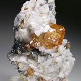 Wulfenita sobre dolomita
Tsumeb Mine,Tsumeb, Namibia, Africa
6,5 cm X 3,9 cm, cristal mayor 2,2 X 2,2 (Autor: Francisco Javier Ortiz)