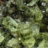 Fluorapatito.
Minas La Celia, Jumilla, Murcia, España
La pieza mide 5,5 cms y los cristales son de 0,7 cms aprox. (Autor: Laureano)