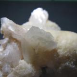 Heulandita
Shendurni, Distrito Jalgaon, Maharashtra, India
1&rsquo;5 x 1&rsquo;5 el cristal central aplanado
Detalle de la misma pieza, mostrando un cristal de heulandita. (Autor: prcantos)