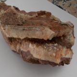 Cuarzo (geoda) con incrustaciones de calcedonia
Majada redonda, Nijar, Almería, Andalucía, España
15cm x 7cm x x9cm (Autor: srm13151)