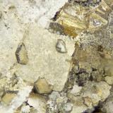 Gmelinite-NaCantera Poudrette, Mont Saint-Hilaire, La Vallée-du-Richelieu RCM, Montérégie, Québec, CanadáFOV = 4mm (Author: Doug)