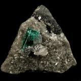 Beryl (variety emerald), Calcite, DolomiteMuzo (distrito minero), Cinturón Esmeraldífero Occidental, Departamento Boyacá, Colombiatriangle side=35mm, xl=11mm (Author: Fiebre Verde)