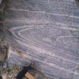 Pliegue tumbado en mármol fajeado
Sierra de Baza, Caniles, Granada, Andalucía, España.
El bandeado es testigo de la deformación (Autor: prcantos)