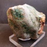 Falsa adamelita descompuesta, vitrificada por procesos hidrotermales
Bailén Jaén, Andalucía, España
5 x 5 x 5 cm.
Mediante análisis pudo verse que se trataba de vidrio antrópico (artificial) http://www.foro-minerales.com/forum/viewtopic.php?p=116092#116092 (Autor: Felipe Abolafia)