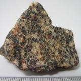 Granulita con granate<br />Macizo ultramáfico (ultrabásico) de Herbeira-Complejo de Cabo Ortegal, Herbeira, Cariño, Comarca Ortegal, La Coruña / A Coruña, Galicia / Galiza, España<br />4''5 x 3''5 cm.<br /> (Autor: prcantos)