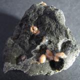 Gmelinita y NatrolitaLittle Deerpark Quarry, Glenarm, County Antrim, Northern Ireland / United Kingdom5 x 5 cm. (Autor: prcantos)