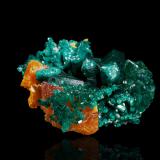 Dioptase on Wulfenite and with AzuriteM'Fouati, Distrito M'Fouati, Departamento Bouenza, República del Congo4.0 x 4.0 x 5.0 cm (Author: MIM Museum)