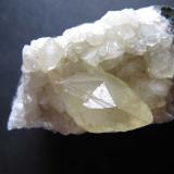 CalcitaCandesa Quarry, Alto de Verdenueva, Camargo, Comarca Santander, Cantabria, Spain6 x 2''5 cm.  Cristal de 2 x 1''2 cm. (Autor: prcantos)